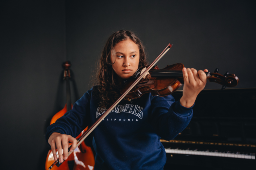 leerling die viool speelt