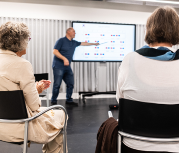 Docent en cursisten Ritme, geheugen en muziek
